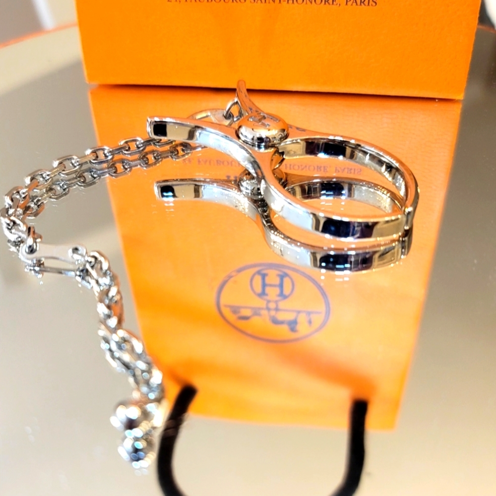 EUC Hermès Palladium Filou Glove clip